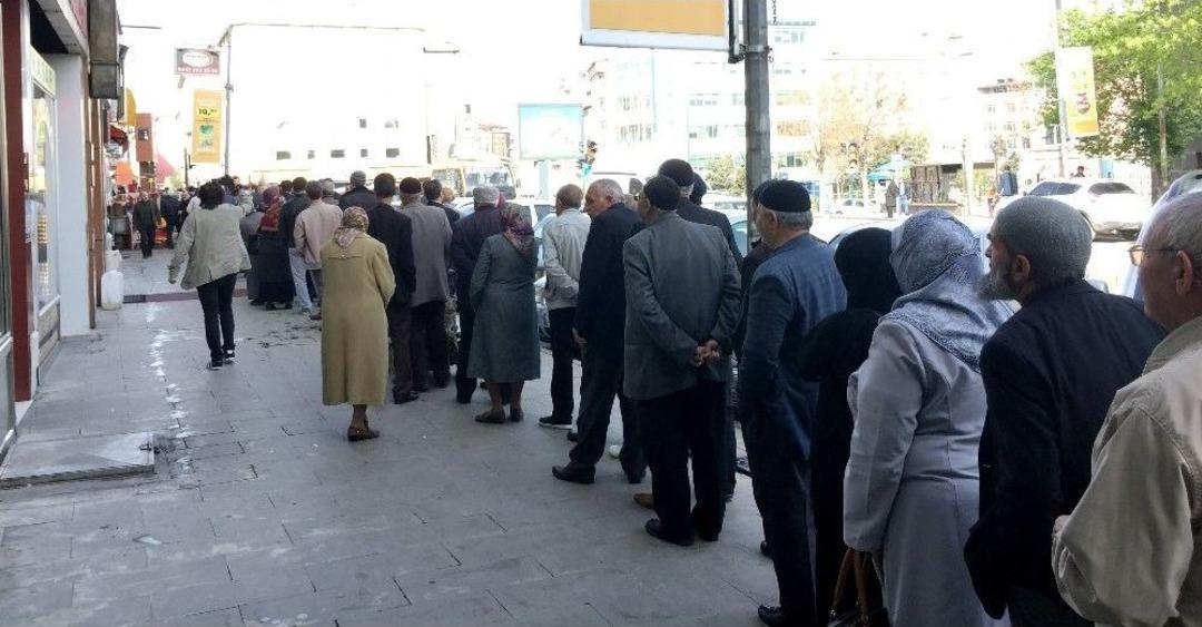 Ramazan &Ouml;ncesi Ucuz Et Kuyruğu