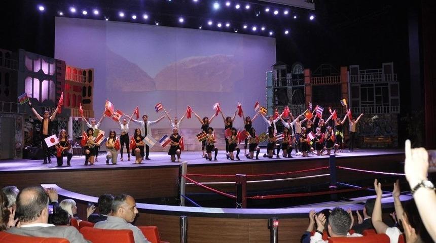 Hollywood&rsquo;un Efsanesi Rocky Balboa, "the Fıghter" M&uuml;zikaliyle Hayat Buldu