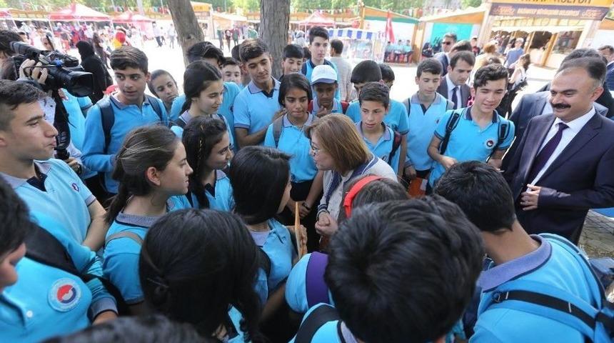 Gaziantep B&uuml;y&uuml;kşehir Belediyesi "4&rsquo;&uuml;nc&uuml; Gaziantep Kitap Ve K&uuml;lt&uuml;r G&uuml;nlerine" B&uuml;y&uuml;k İlgi