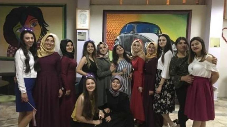 Üniversite Öğrencilerinden Kına Gecesi