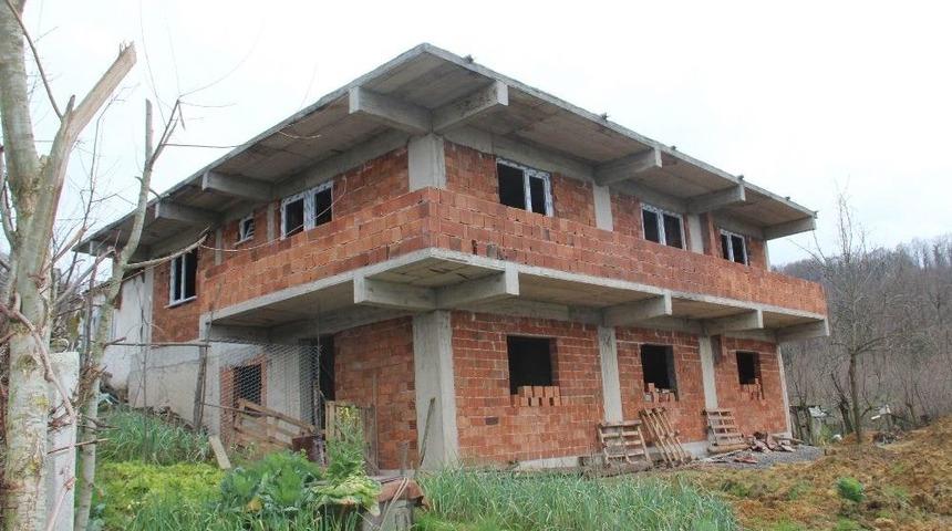 Verem Savaş Derneği Evsiz Ailenin Evini Yaptırıyor