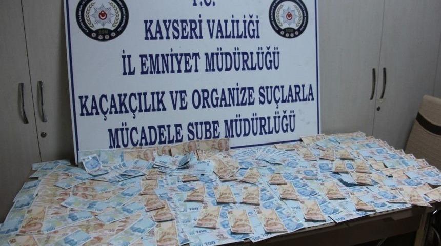 Piyasaya Sahte Para S&uuml;ren 3 Kişi Yakalandı