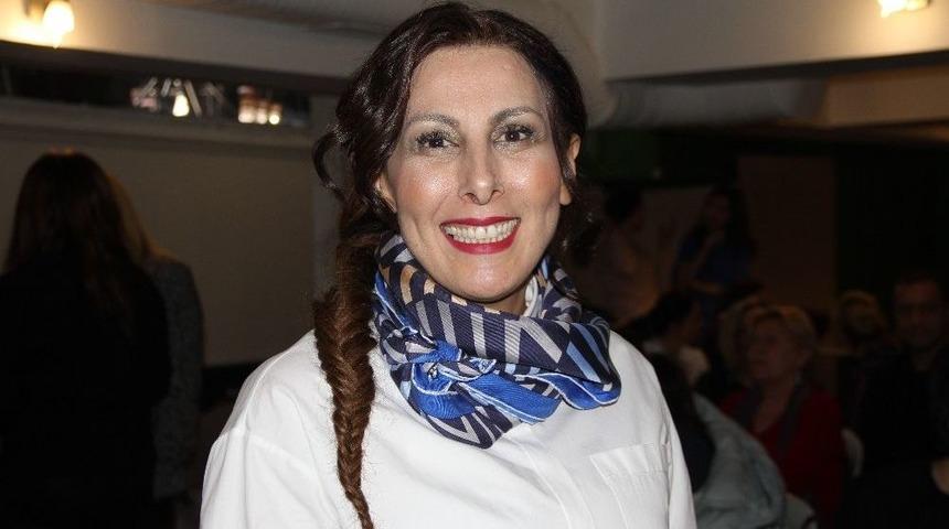 İlk Kitabının İmza G&uuml;n&uuml;nde Ailesi, Arkadaşları Ve Okurları Yalnız Bırakmadı