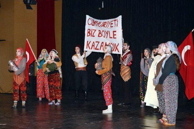 81 İlin Fen Lisesi Öğrencileri Tiyatro İle Başkent’i Tanıdı