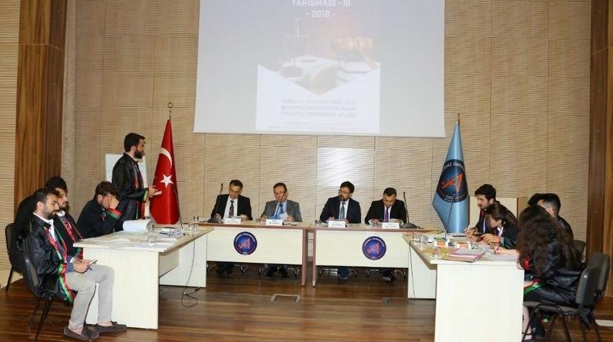 &Uuml;niversite &Ouml;ğrenciler Birbirlerinden Davacı Oldu