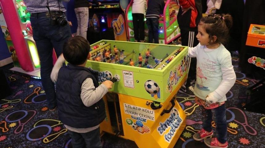 Yetim &Ccedil;ocuklar Sinema İle Buluşturuldu