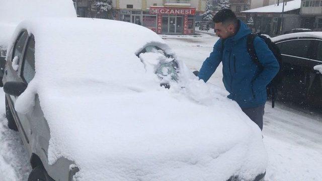 Kars’ta Kar Ve Tipi 19 Köy Yolunu Ulaşıma Kapattı