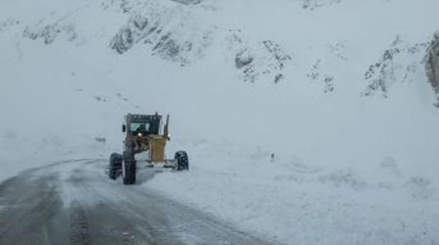 Van’da 69 Mahalle İle 63 Mezranın Yolu Ulaşıma Kapalı