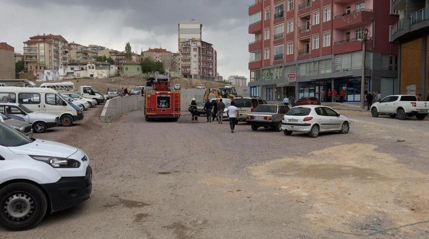 Kepçe, Doğalgaz Borusunu Patlattı