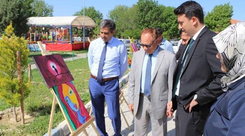 &Ouml;ğrencilerinden Resim Sergisi