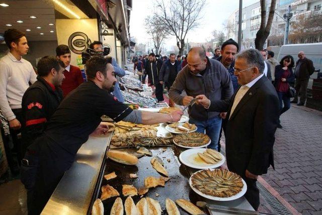 Başkan Büyükkılıç Balıkçı Esnafını Ziyaret Etti 1