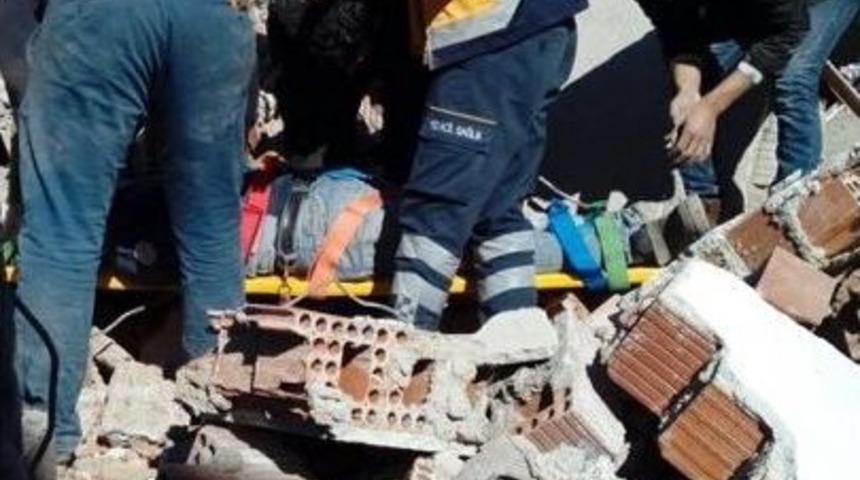 Hurda Demirleri Ayıklarken Göçük Altında Kaldı