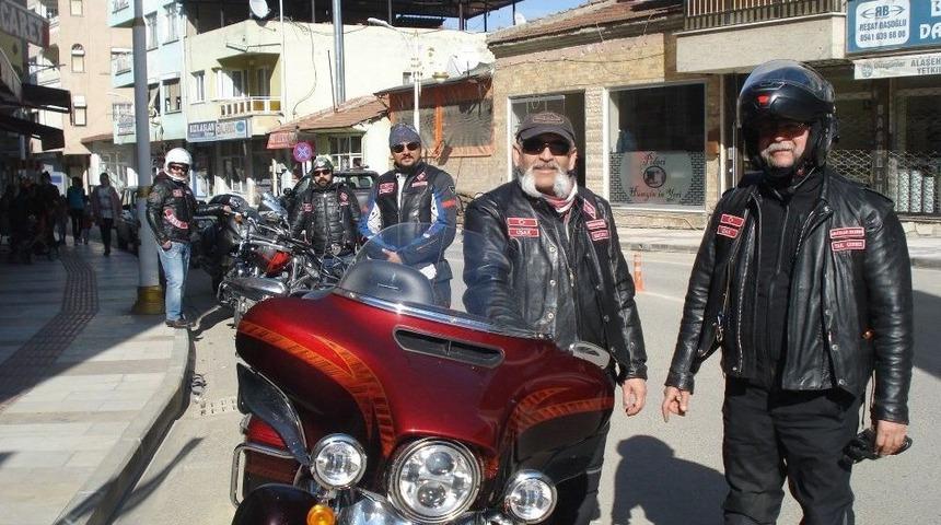 Uşaklı Motosiklet Tutkunları Sarıg&ouml;l&rsquo;de