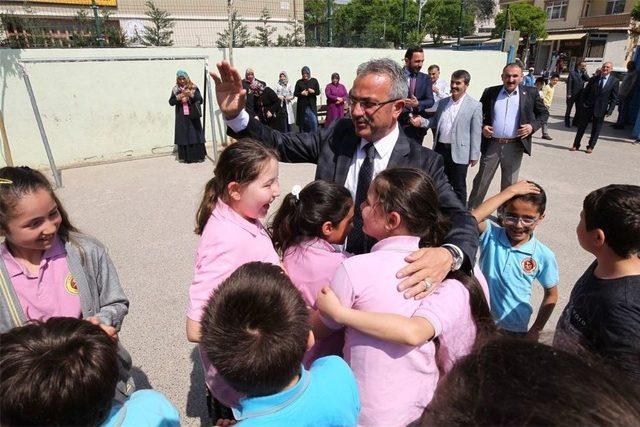 Başkan Köşker’den Çocuklara Yaz Tatili Hediyesi