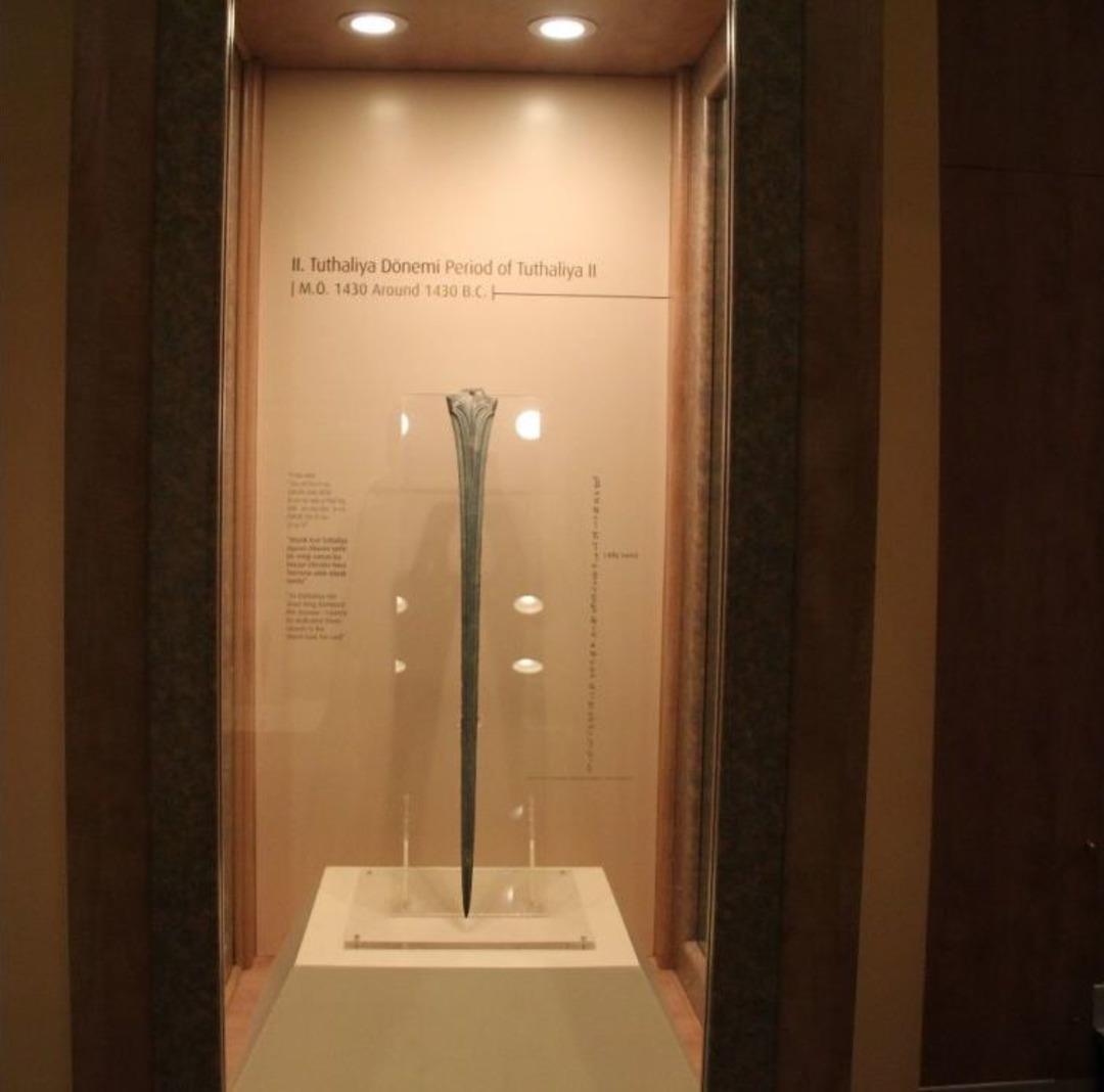 D&uuml;nyada Eşi Bulunmayan Hitit Kılıcına Paha Bi&ccedil;ilemiyor