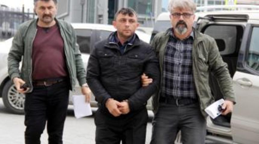 &Ouml;ğrenci Yurdu &Ouml;n&uuml;nde 1 Kişiyi &Ouml;ld&uuml;r&uuml;p, 4 Kişiyi Yaralayan Zanlı Yakalandı