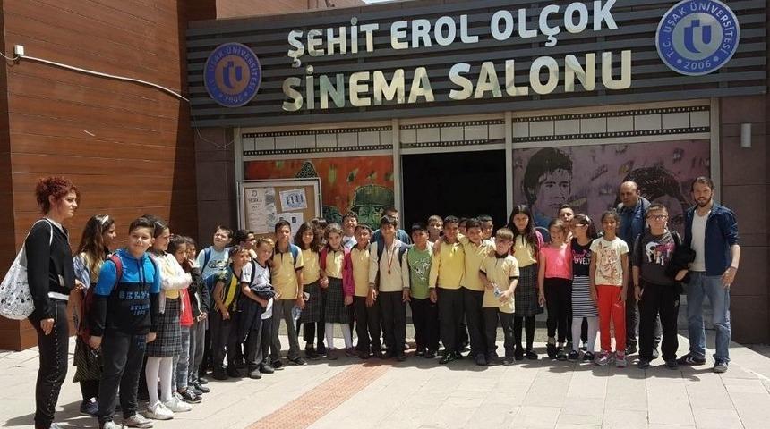 Uşak A&ccedil;ık Hava Sinema Etkinliği D&uuml;zenlendi