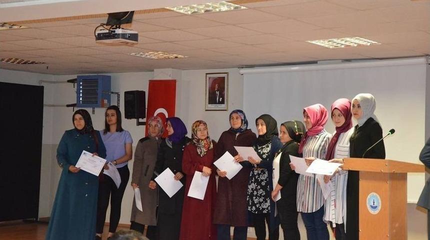 Kursiyerlerin Sertifika Sevinci