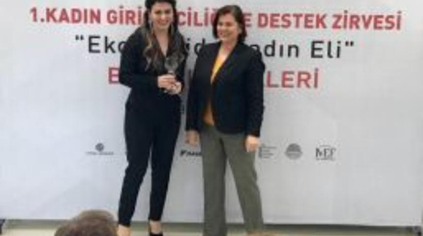 Kadın Girişimci &rsquo;striort, &Ccedil;atlak Onarımı Cihazı&rsquo; İle &Ouml;d&uuml;l Aldı