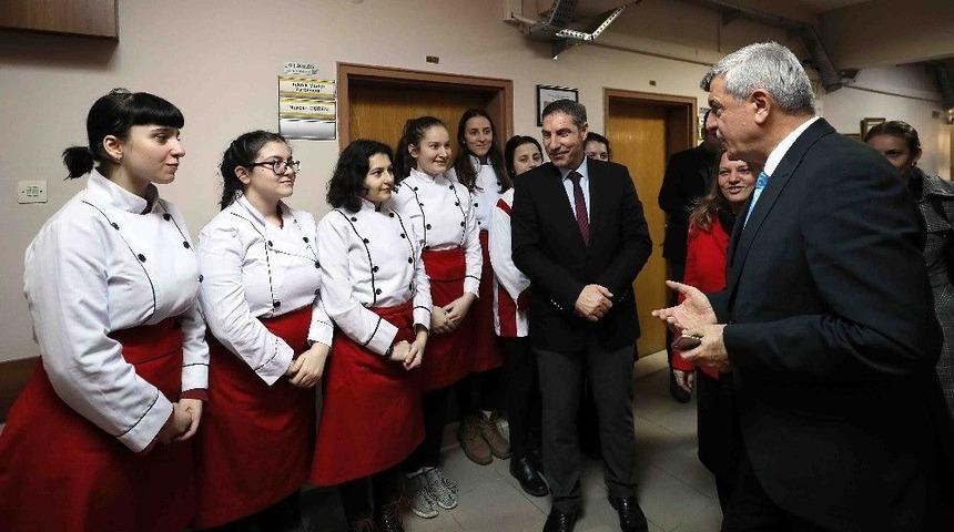 Başkan Karaosmanoğlu, &ldquo;ikili Eğitim Geride Kalacak&rdquo;