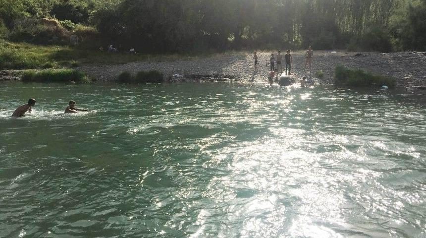 Kato Dağı Eteklerinde Sahilleri Aratmayan Görüntüler Oluştu