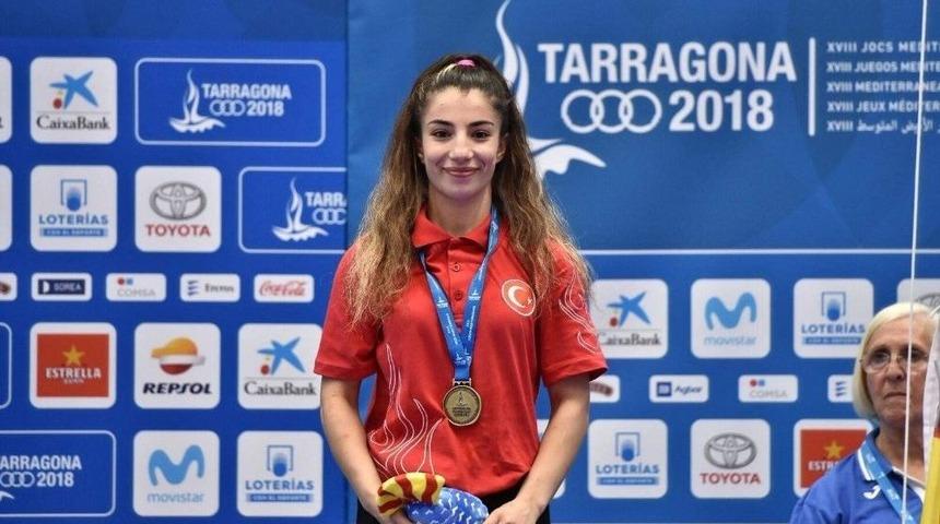 Siirtli G&uuml;reş&ccedil;i Evin Demirhan, Minderden Altın Madalyayla D&ouml;nd&uuml;