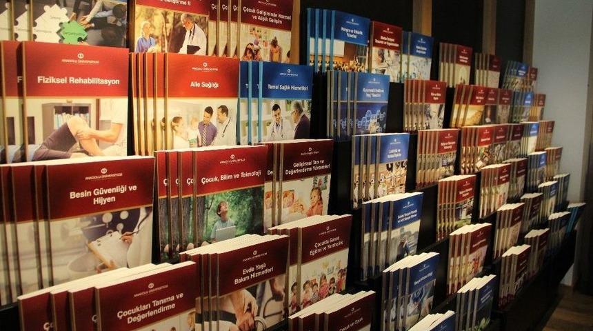 A&ccedil;ık&ouml;ğretim&rsquo;den T&uuml;rk Y&uuml;ksek&ouml;ğretimi&rsquo;ne B&uuml;y&uuml;k Kitap Hizmeti