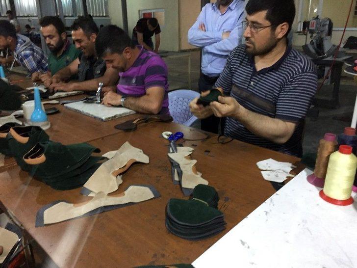 Suriyeli Sığınmacılar Meslek Öğrenirken Para Da Kazanacak G1