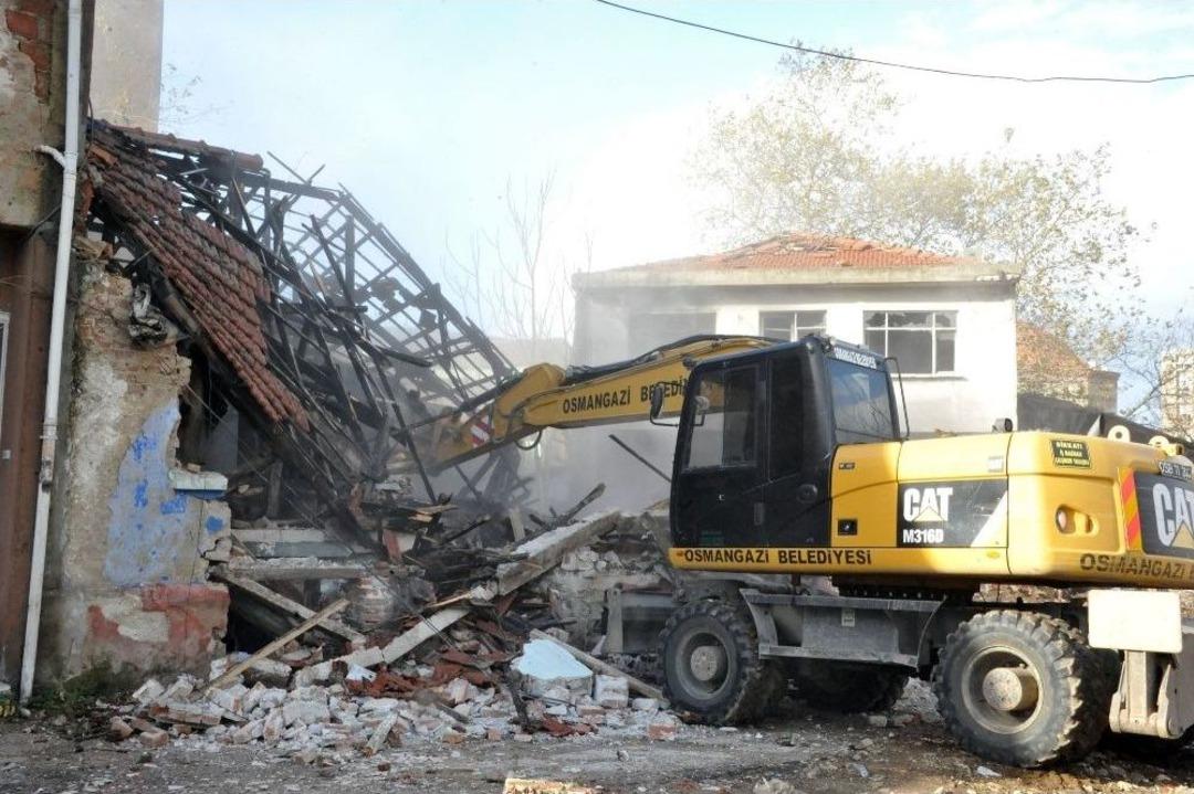 Osmangazi&rsquo;de Metruk Temizliği