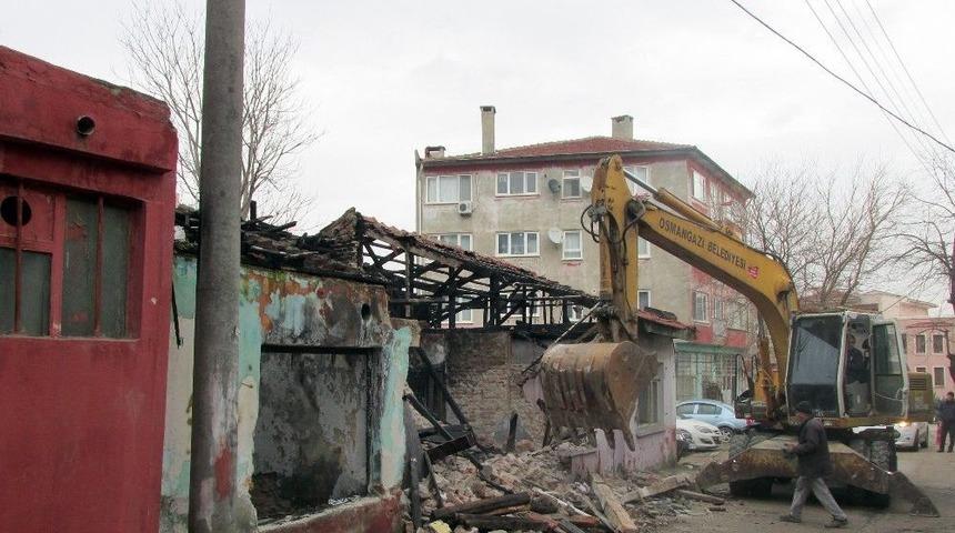 Madde Bağımlılarının Mesken Tuttuğu Binalar Yıkıldı