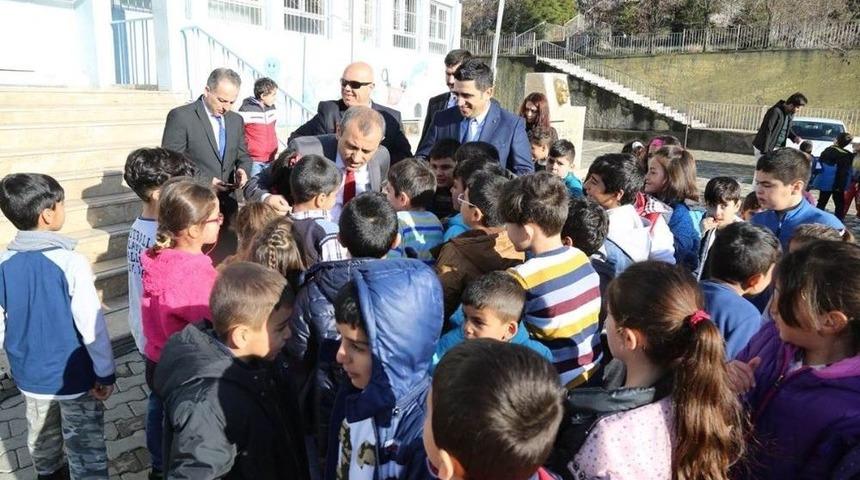 Vali Sonel&rsquo;den Okul Ziyareti