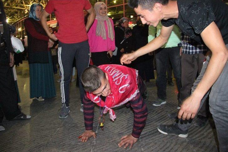 Kınalı Kuzular Geleneksel Asker Geceleriyle Uğurlandı G3