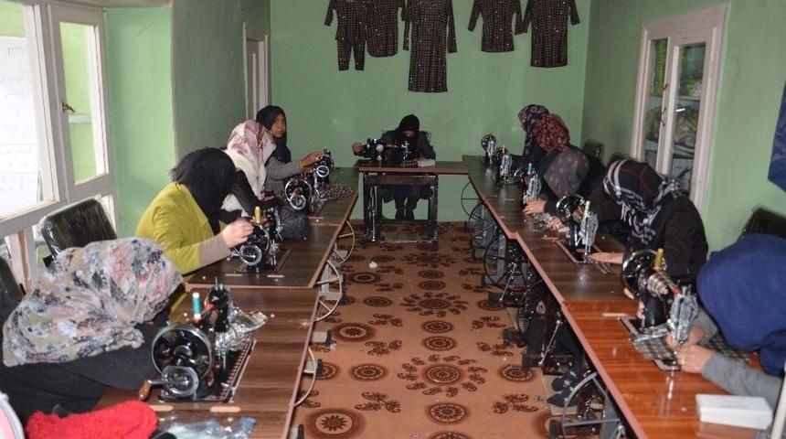 Tika&rsquo;dan Afganistan&rsquo;da Kadınlara Y&ouml;nelik Mesleki Eğitim Kursları