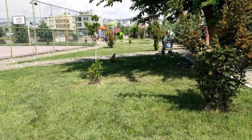 100. Yıl Parkında Bakım Onarım Seferberliği Yapıldı