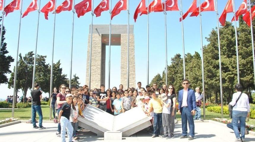 Kitap Okuyan &Ouml;ğrenciler &Ccedil;anakkale Gezisiyle &Ouml;d&uuml;llendirildi