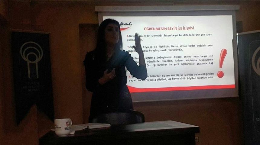 Adalet &Ouml;meroğlu: &ldquo;dijital &Ccedil;ağ Bilgiyi Kodlamada Savunmasız Bırakır&rdquo;