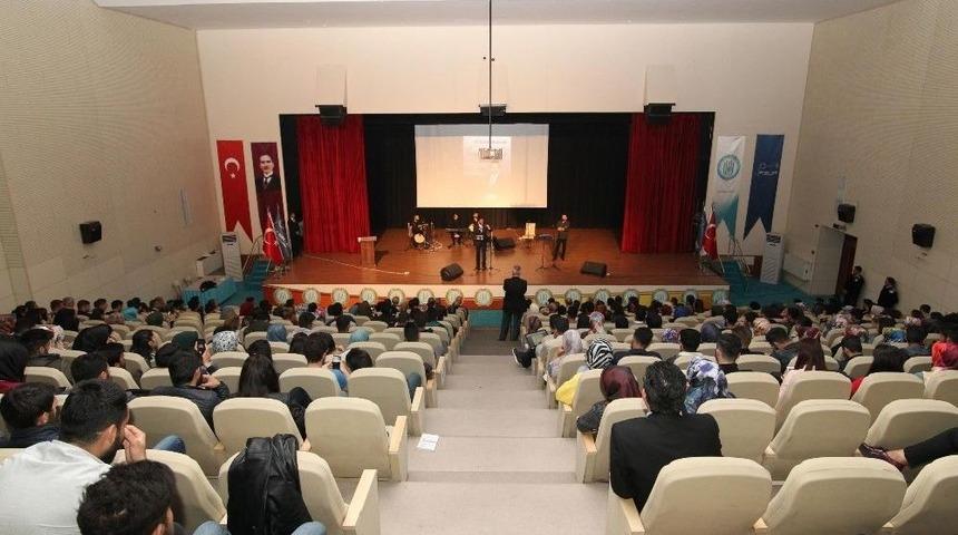 Şair Ve Yazar Tuncer, Be&uuml; &Ouml;ğrencileriyle Buluştu