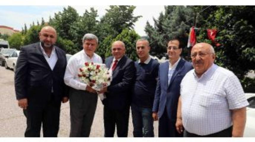 Başkan Karaosmanoğu, Esnaf Ve Sanatkarlar Odasını Ziyaret Etti