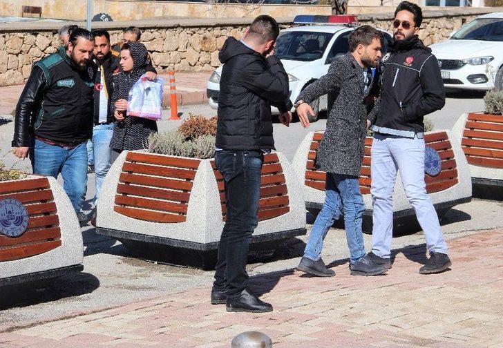 Sütyenden Yüzlerce Uyuşturucu Hap Çıktı G2