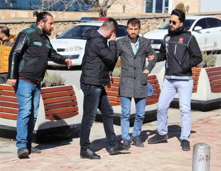 Sütyenden Yüzlerce Uyuşturucu Hap Çıktı G3