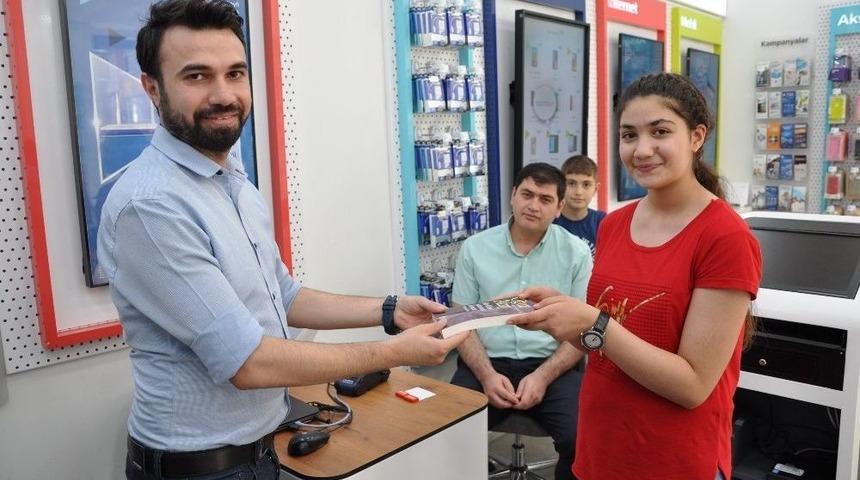 Simavlı Esnaftan &Ouml;ğrencilere Kitap