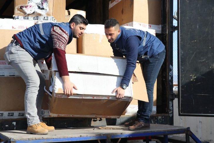 Elbise Askısı Dolu Kolilerden Kaçak Sigara Çıktı G2