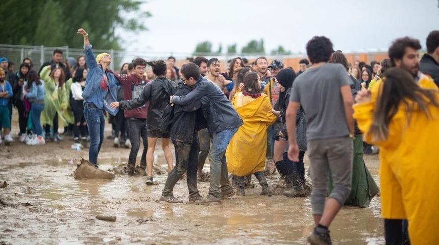 Eskifest&rsquo;e Yağmur &Ccedil;amur Engel Olamadı