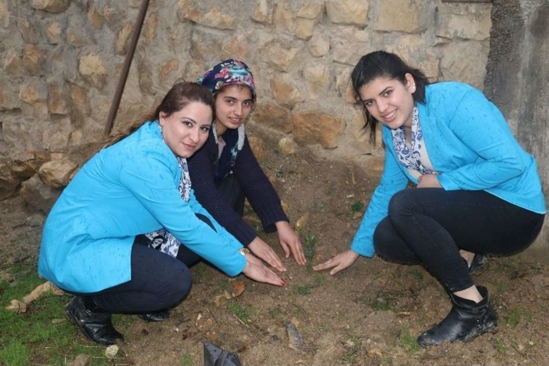 Vali Eşi, Evinin Kapılarını Gen&ccedil; Kızlara A&ccedil;tı