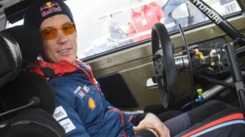 İsveç Rallisi’nde Zafer Neuville’in