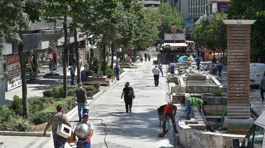 Başkent’te Yenileme Çalışmaları Devam Ediyor