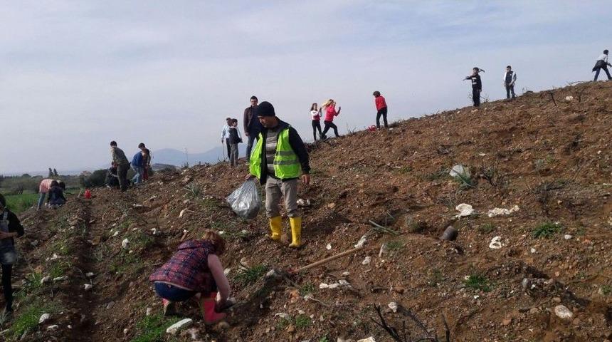 &Ouml;ğrenciler Gelecek İ&ccedil;in Fidan Dikti