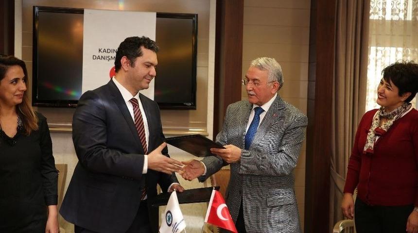 Eskişehir Osmangazi &Uuml;niversitesi İle Eskişehir İl Sağlık M&uuml;d&uuml;rl&uuml;ğ&uuml; Arasında Protokol