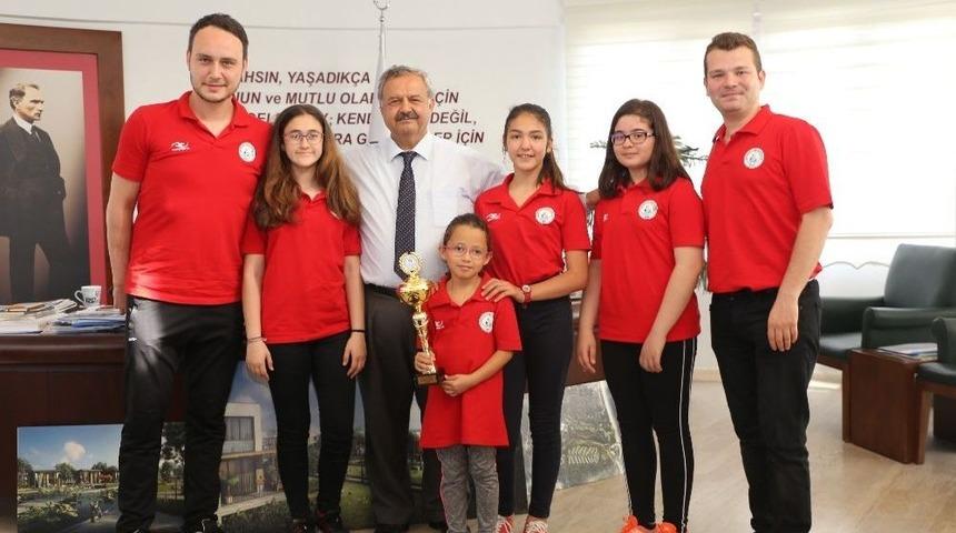 Minik Satran&ccedil; Ustalarından Başkan Uysal&rsquo;a Ziyaret