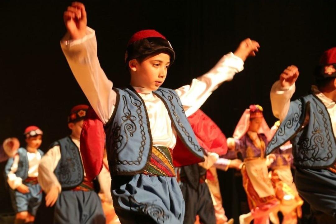 Halk Dansları Topluluğunun Yıl Sonu G&ouml;sterisi